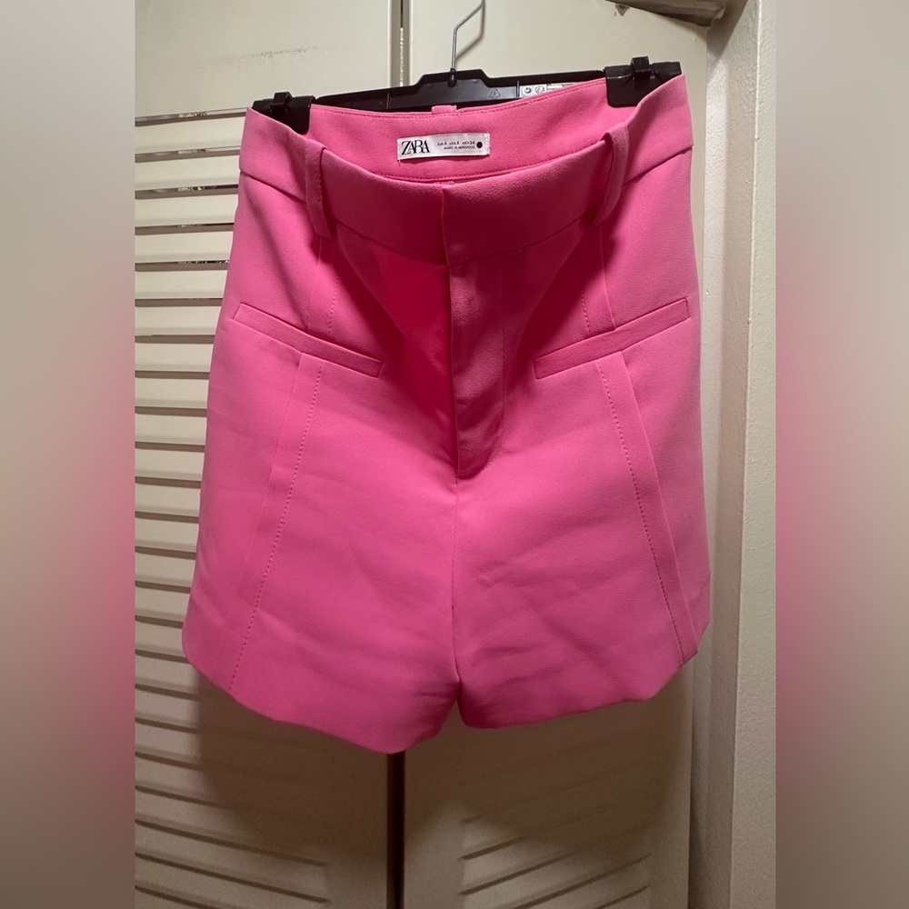 Very Chic Vibrant Pink Mini Short from Zara